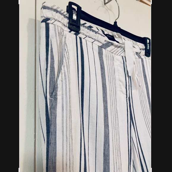 🏷BOGO🆓•BCBG Linen Pants / 6 - Picture 8 of 16
